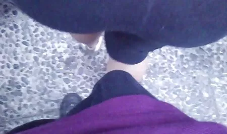 Le persone sono state ragazze belle porche gettate nella cerchia di lesbiche, gay, non importa sulla spiaggia,