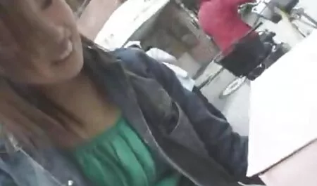 Grande ragazza con belle milf molto porche tette figa nuda.