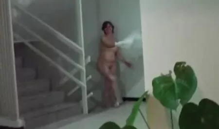 Sporco Khokhlushka sulla macchina mature signore porche fotografica e si masturba