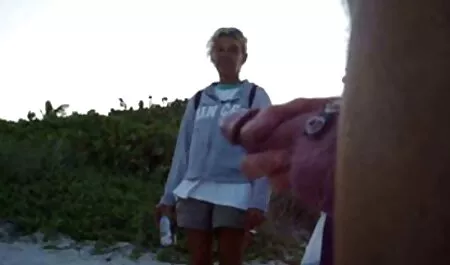 Una persona ha mogli molto porche due belle persone.