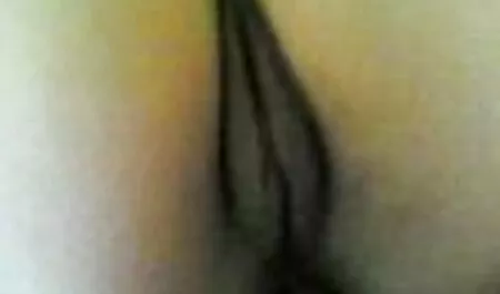Frank Porno è stato fatto da un modello di pelle scura film porno gratis vecchie porche con una gonna corta