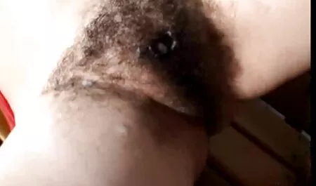 Bionda in calze film donne porche e rasata per gli amanti del porno