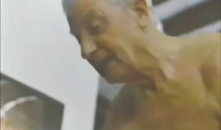 Pecorina per abbronzato, capelli gnocche porche castani.