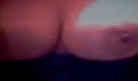 Masturbazione di Khokhlushka grasse porcone con un pene.