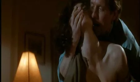 Una donna con un bel corpo-sputò video porche su un uomo