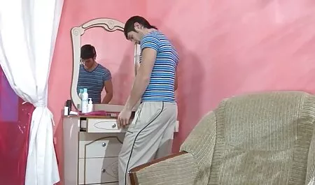 Il casalinghe italiane porche ragazzo era attraente in asma.