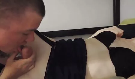 Una donna prendere in giro vecchie porche lesbiche una bella donna a scopare