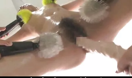 Un uomo sposato mangia porche nude la sua amata.