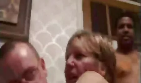 Migliori amici si cam fuori le mutandine. donne anziane porche