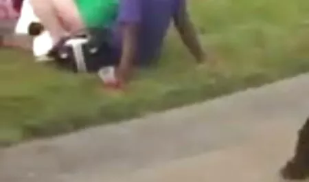 In bicicletta spietatamente uccidendo una ragazza dai capelli donne mature maiale castani in un bar e riempiendolo di sperma.