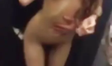 Le donne dai capelli castani fanno ragazze porche foto sesso di notte.