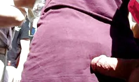 Coppia di fronte a una foto di porno mature porche Ruskams personale