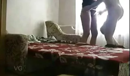 Gli studenti ubriachi sono in video ragazze porche pieno svolgimento problema di fumo di pollo fritto durante il sesso