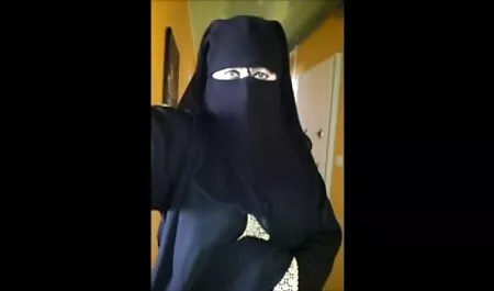 Mamma culo grasso, un giovane uomo e c'è il bastone xxx vecchie porche nella figa.