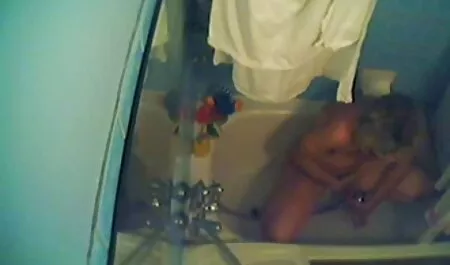Uomo mogli porche porno si masturba Maturo milf e un uomo in un bar