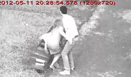 Gli animali rossi mettono un dito nel porno casalinghe porche culo, nello spettacolo erotico