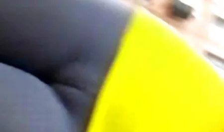 Graziosa e bella giocattoli sul letto con un Dildo, mogli porche amatoriali