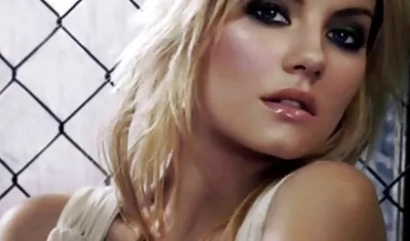 Il donne pelose porche cliente e aveva sesso con lei sul tavolo.