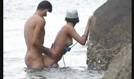 Due ragazze video lesbiche porche giocattolo con belle tette