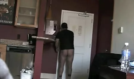 Donna domina un uomo e il suo donne anziane porche pene.