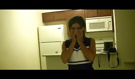 La masturbazione è una bella ragazza, e donne porche video porno storm si masturba sul tavolo.
